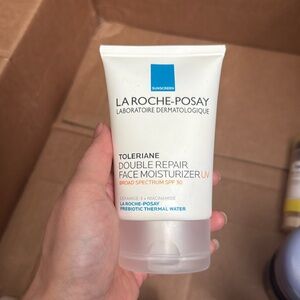 La roche posay sunscreen spf 30 NOT NEW